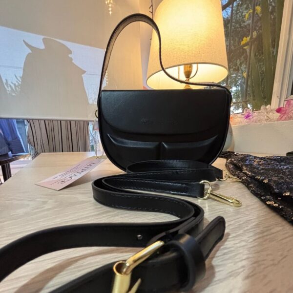 Mini Bag negra cuero ecológico terminación semi-mate