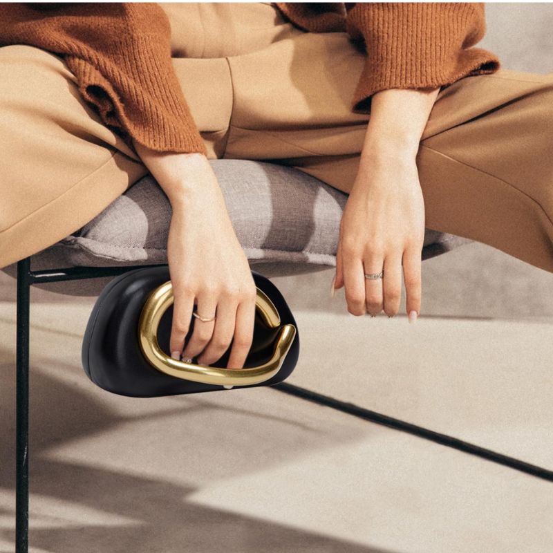 2 Mini Bag Negra con dorado cuero ecológico - Imagen 1