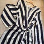 Vestido cruzado de seda a rayas - Imagen 4