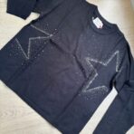 Remera de hilo de lana con estrellas en strass
