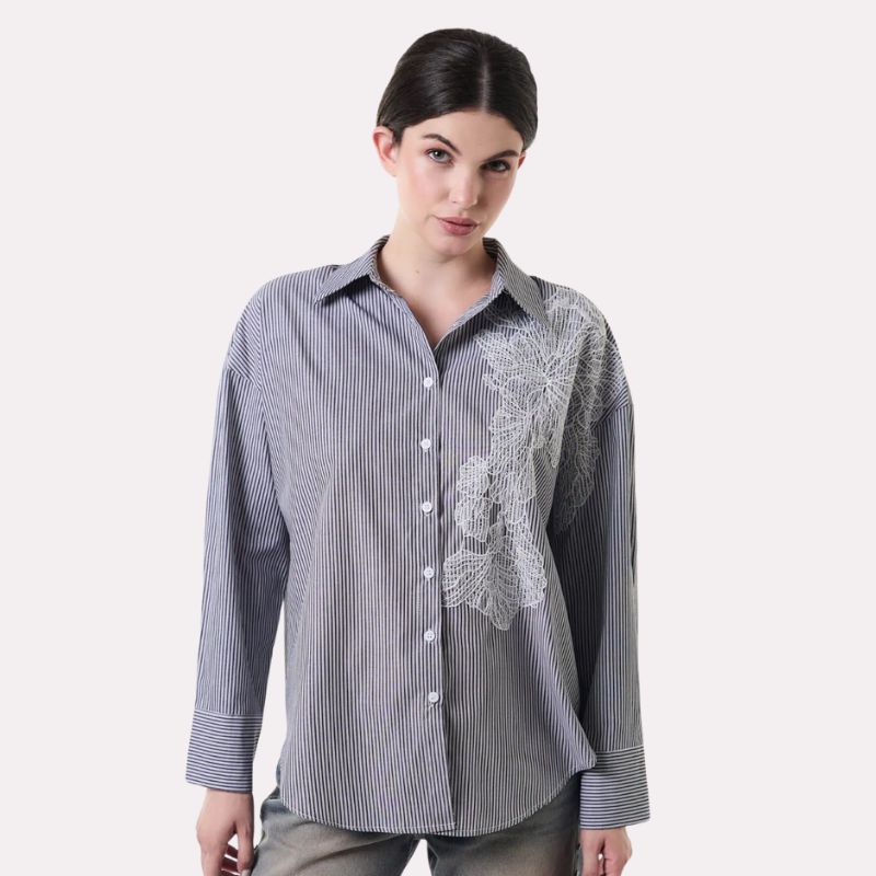 5 Camisa de corte clásico, con Aplique. - Imagen 1