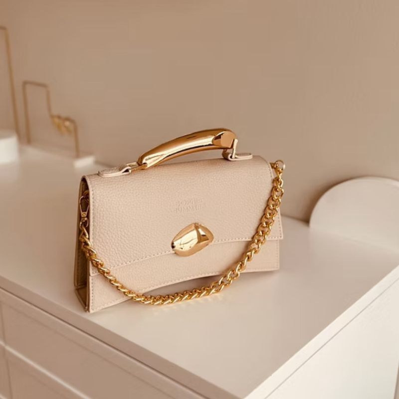 6 Mini bag en tono nude con Dorado, en cuero ecológico - Imagen 1